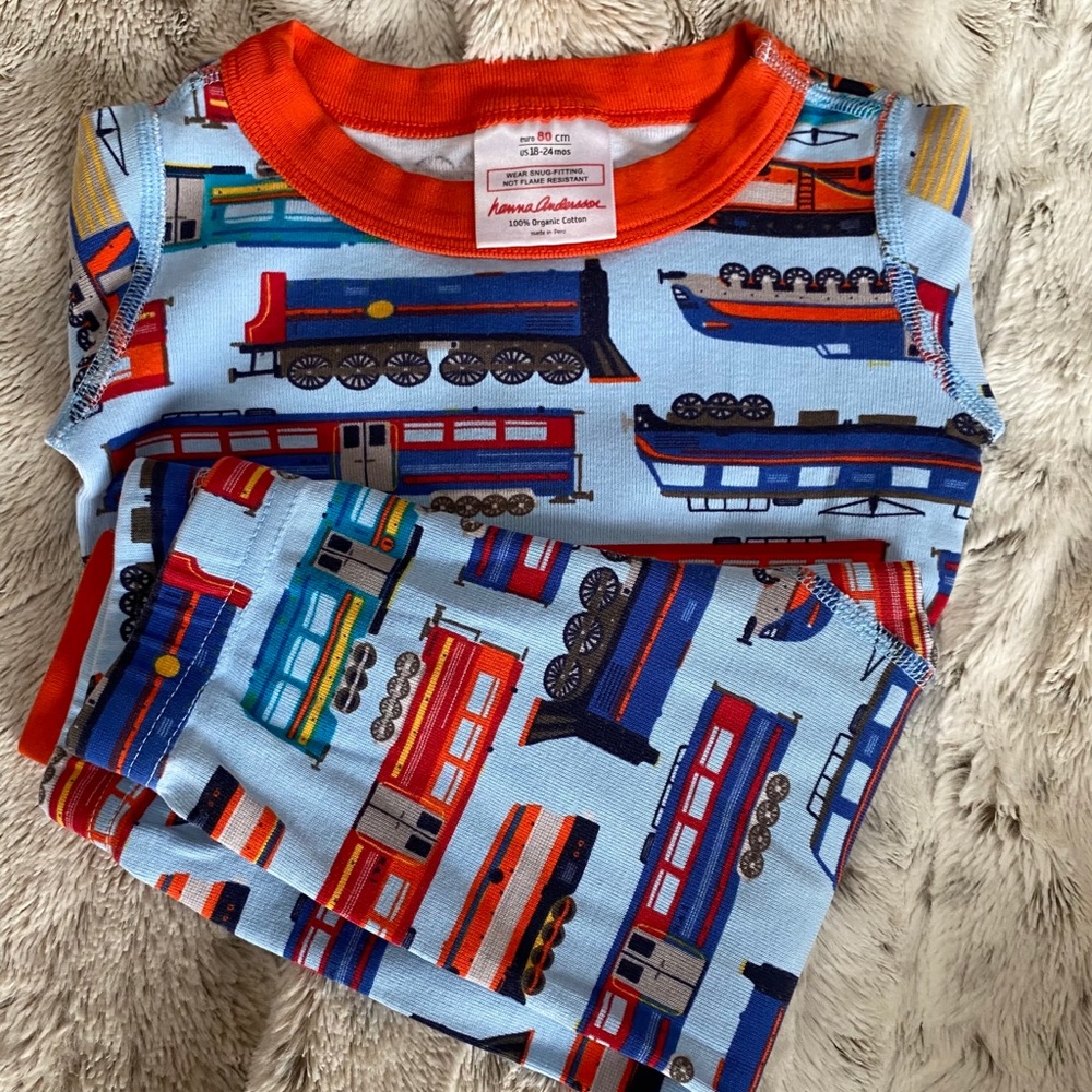 Hanna Andersson train pajamas size 80 or 18-24 mo - Picture 2 of 3